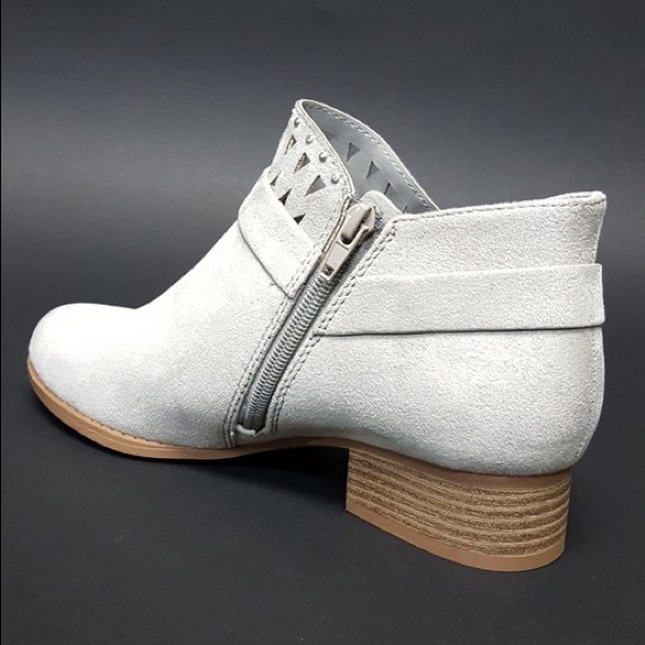 🍃Hello Fall🍃Light Grey Ankle Booties - Picture 3 of 7